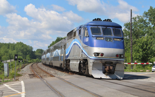 964690 (a): :2048x1289